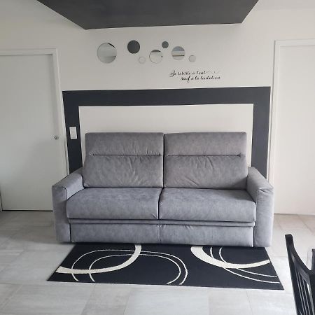 Gite 2-4 Pers Avec Piscine La Selle-sur-le-Bied Exterior foto
