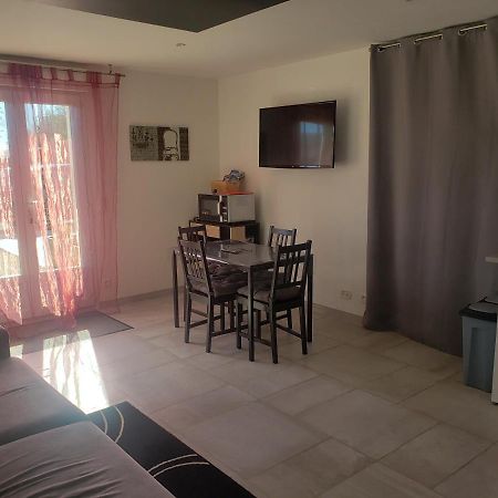 Gite 2-4 Pers Avec Piscine La Selle-sur-le-Bied Exterior foto