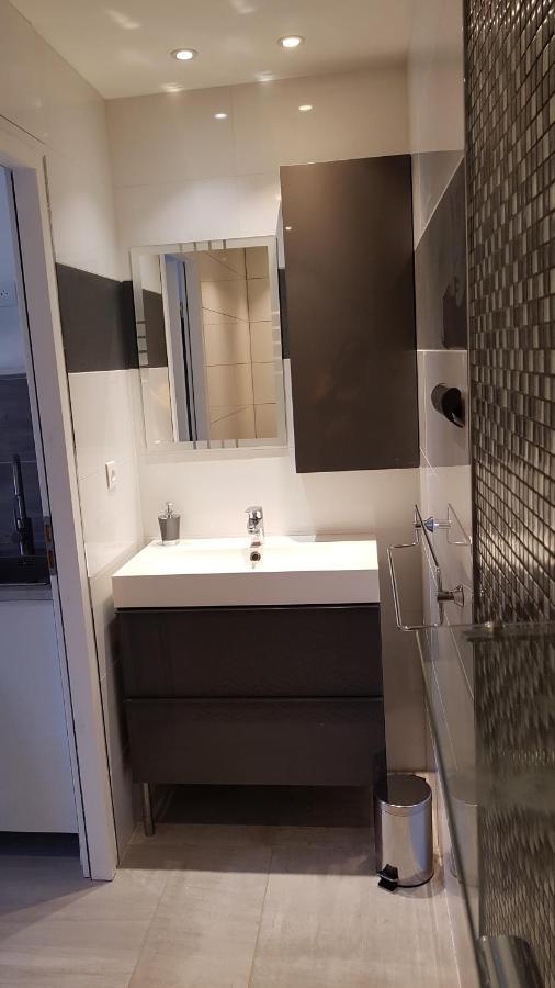 Gite 2-4 Pers Avec Piscine La Selle-sur-le-Bied Exterior foto