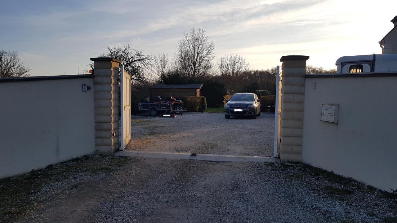 Gite 2-4 Pers Avec Piscine La Selle-sur-le-Bied Exterior foto