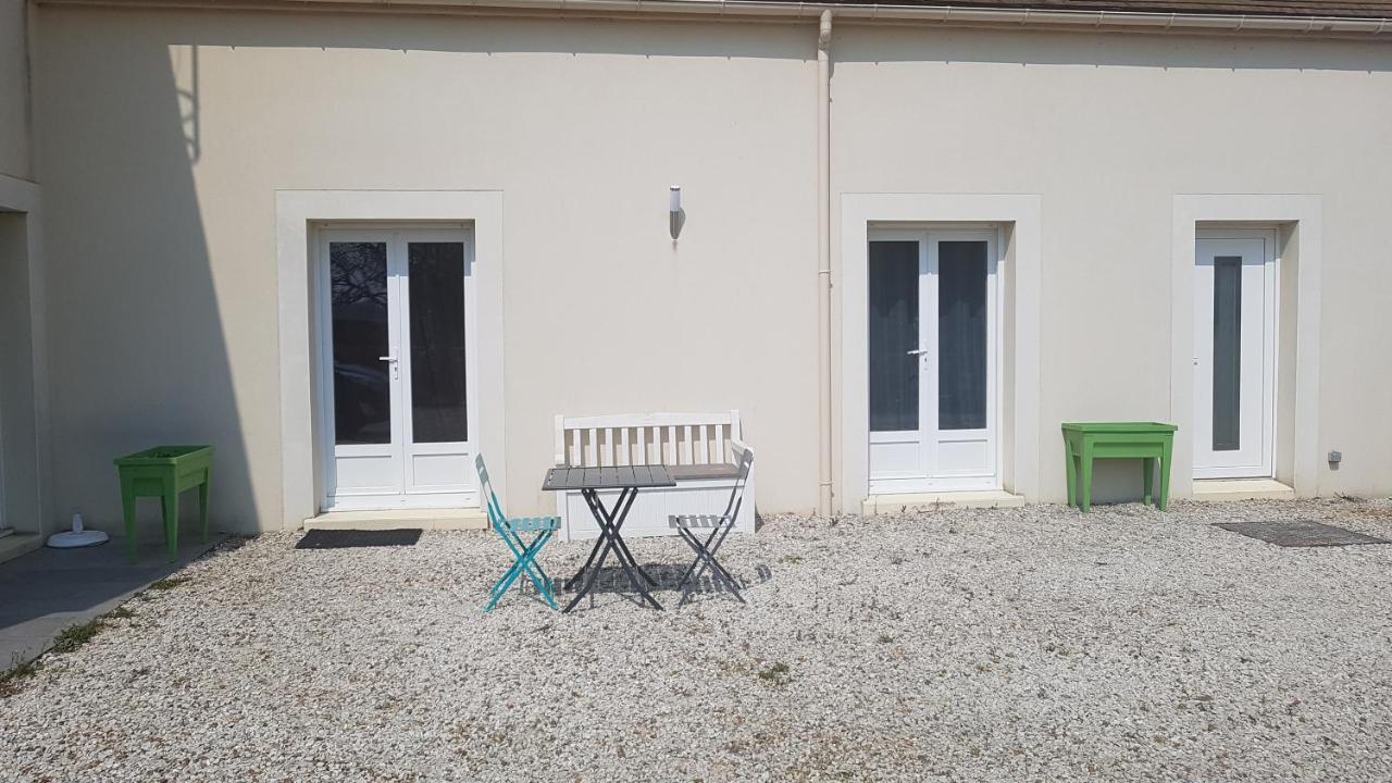 Gite 2-4 Pers Avec Piscine La Selle-sur-le-Bied Exterior foto