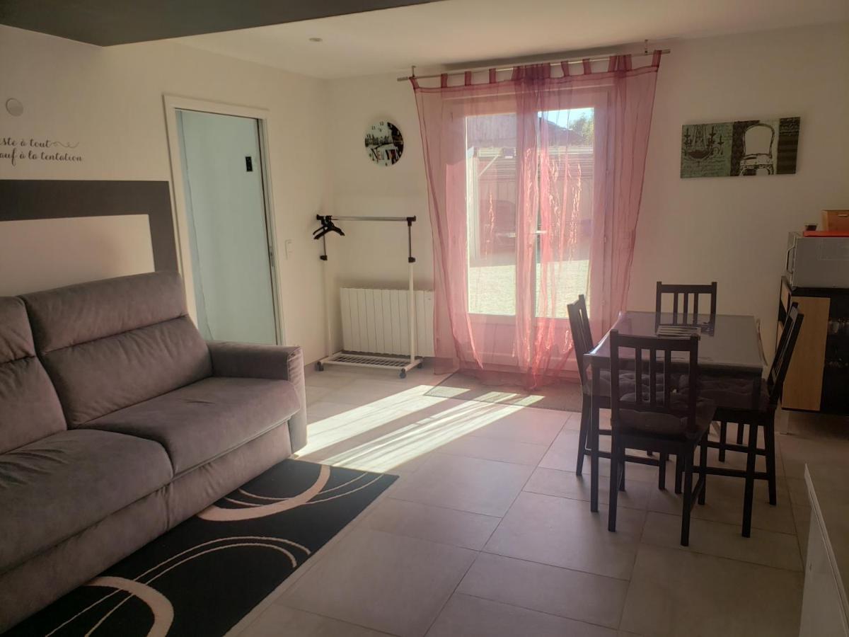 Gite 2-4 Pers Avec Piscine La Selle-sur-le-Bied Exterior foto