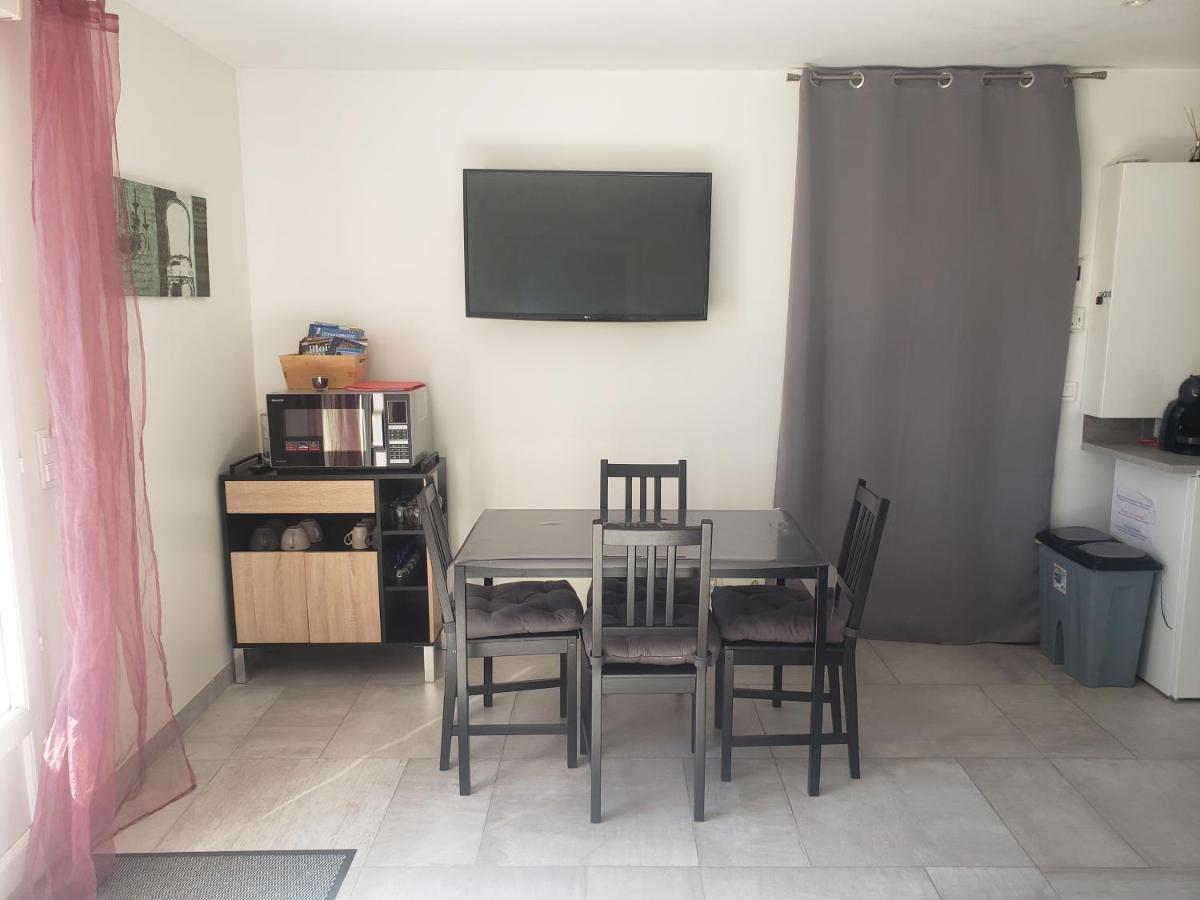 Gite 2-4 Pers Avec Piscine La Selle-sur-le-Bied Exterior foto