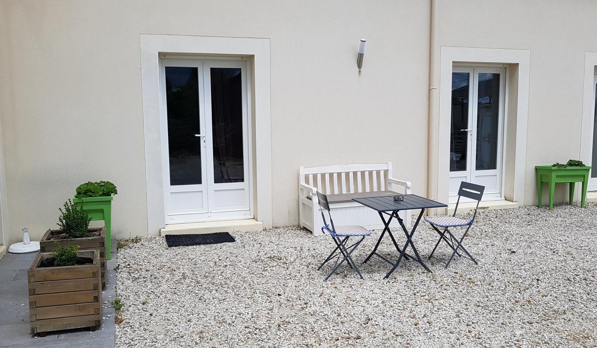 Gite 2-4 Pers Avec Piscine La Selle-sur-le-Bied Exterior foto